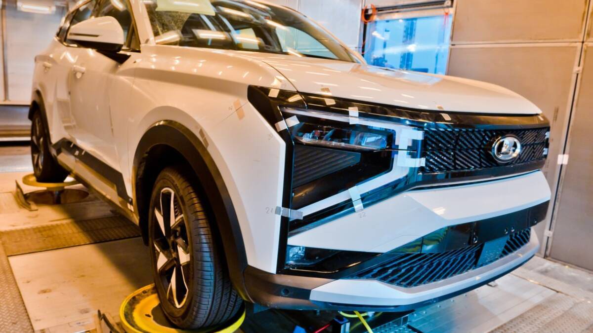 Кроссовер Lada Azimut на ресурсных тестах в цеху