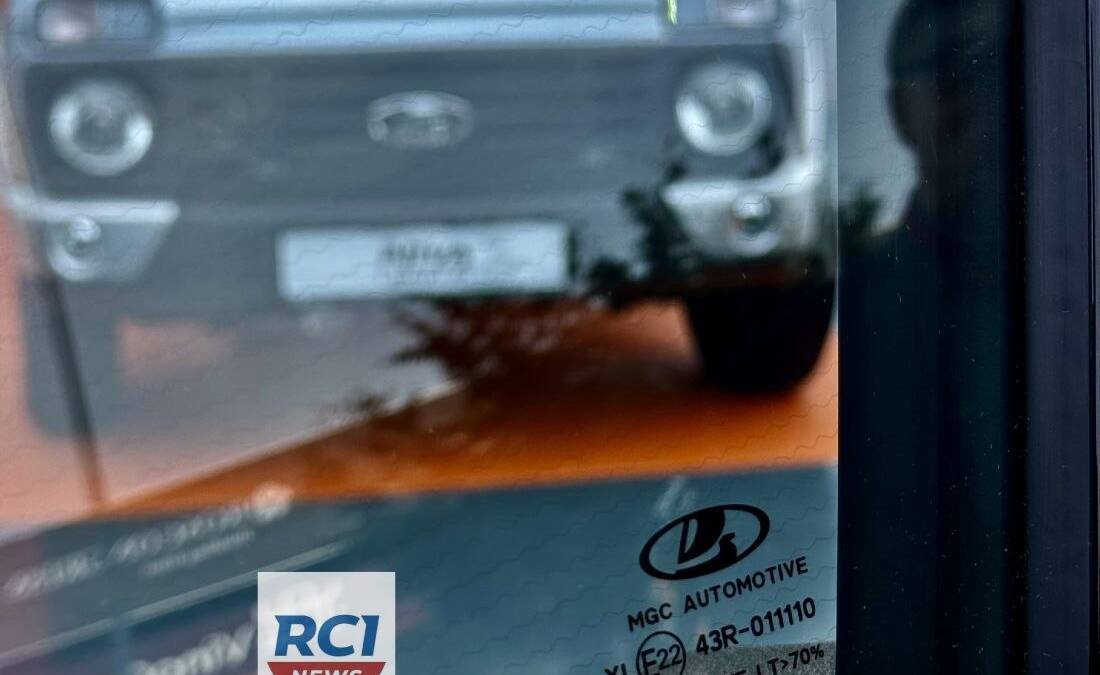Стекло автомобиля Lada Azimut с маркировкой MGC AUTOMOTIVE