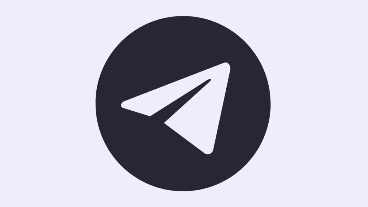 Логотип Telegram клиента Телега на темном фоне
