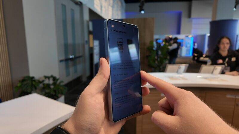 Samsung показала Privacy Display для Galaxy S26 Ultra