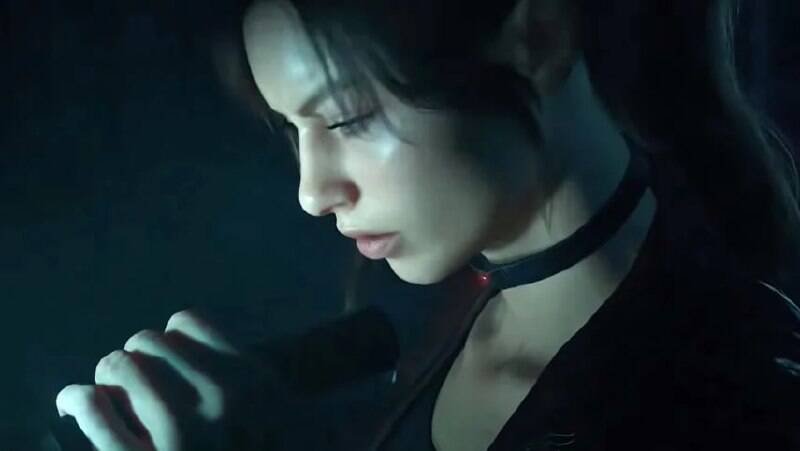 Крупный план женщины с микрофоном из Resident Evil Veronica