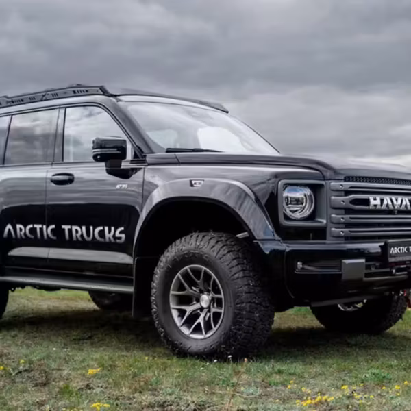 Внедорожный Haval H9 AT35 Arctic Trucks на траве