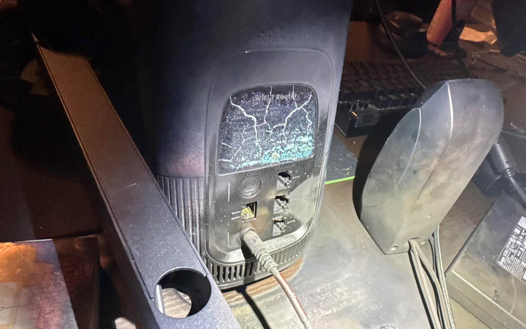 Молния вышибла роутер и материнскую плату Ethernet