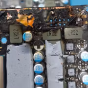 Графическая карта GeForce RTX 5090 повреждена пожаром