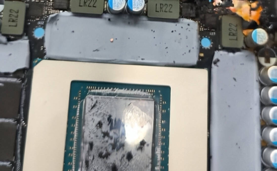 повреждённая видеокарта GeForce RTX 5090 сгоревшая
