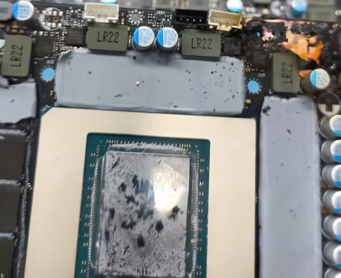 повреждённая видеокарта GeForce RTX 5090 сгоревшая