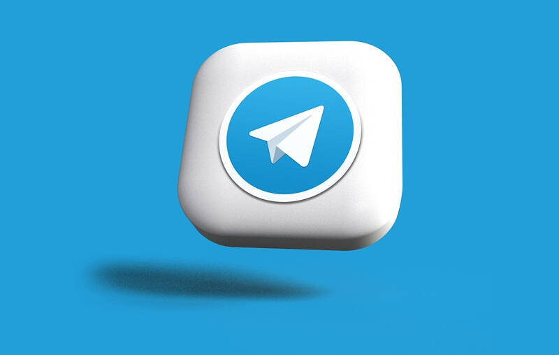 Иконка приложения Telegram с голубым фоном и логотипом