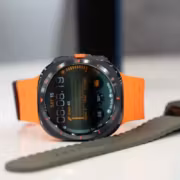 Часы Galaxy Watch Ultra 2 с двумя ремешками