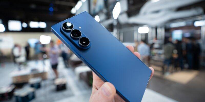 Смартфон Galaxy Z Fold 8 может получить 50-Мп сверхширокую камеру
