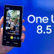Смартфон Samsung с интерфейсом One UI 8.5 на экране