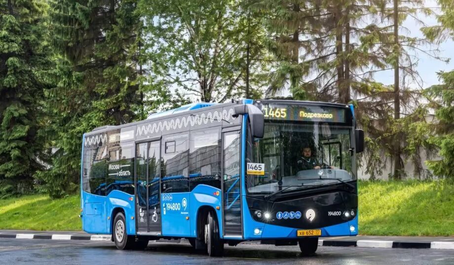 Автобус КамАЗ-4290 на маршруте в область