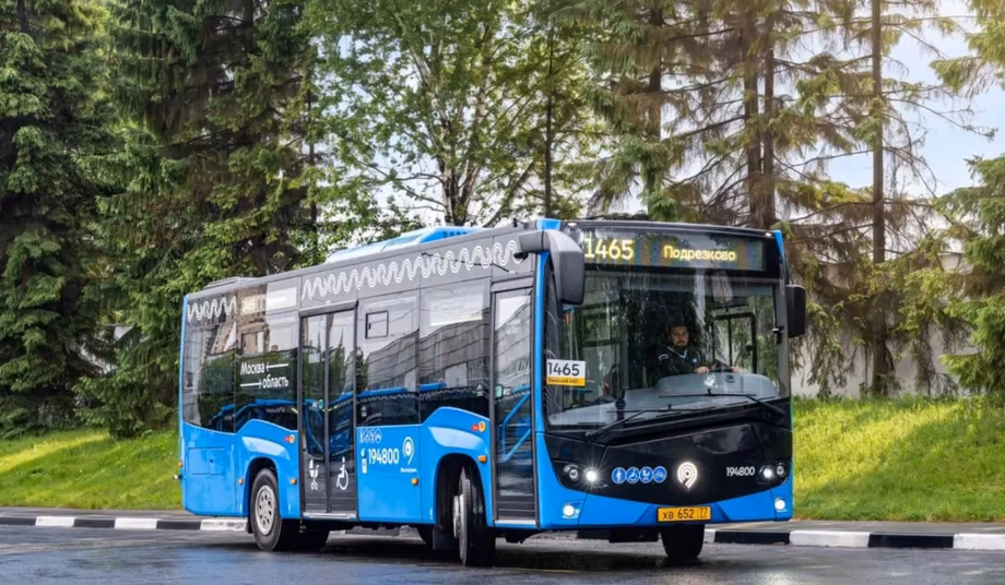 Автобус КамАЗ-4290 на маршруте в область