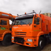 КамАЗ коммунальная машина 2 в 1 на стоянке