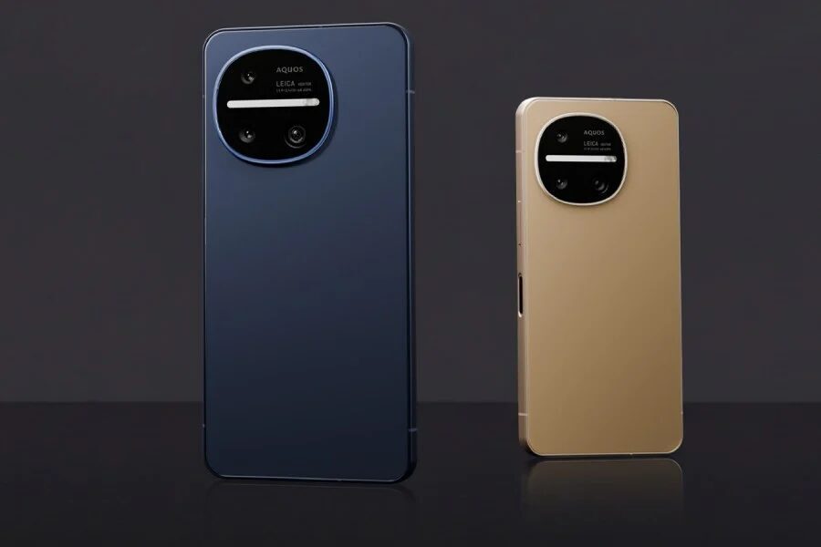 Два смартфона Sharp AQUOS R11 разные цвета спереди и сзади