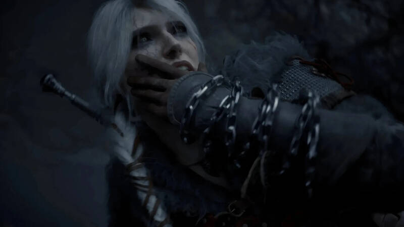 Женщина с серебристыми волосами в цепях и руке возле лица. CD Projekt Red