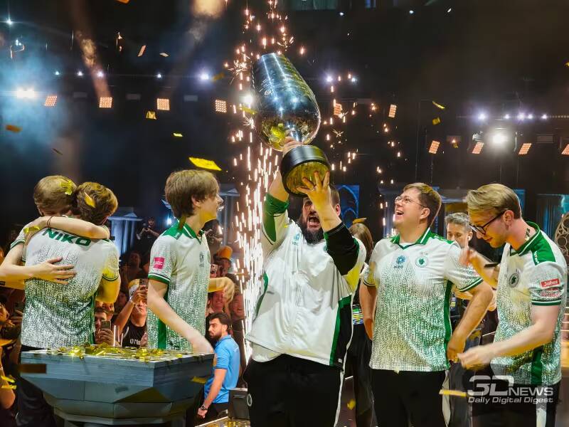 Team Falcons выиграла IEM Cologne Major 2026 по CS2 4 Команда Falcons празднует победу на IEM Cologne Major 2026 по CS2