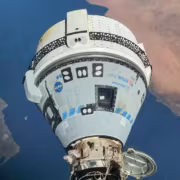 Космический корабль Boeing Starliner в открытом космосе