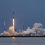 SpaceX вывела на орбиту больше спутников, чем весь мир