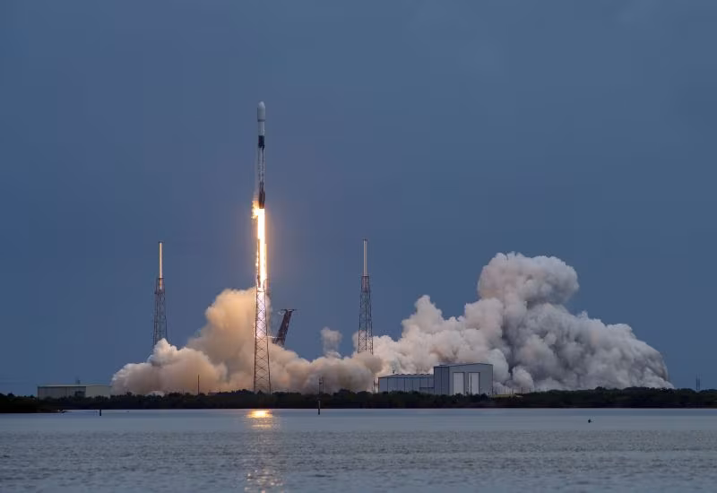SpaceX вывела на орбиту больше спутников, чем весь мир