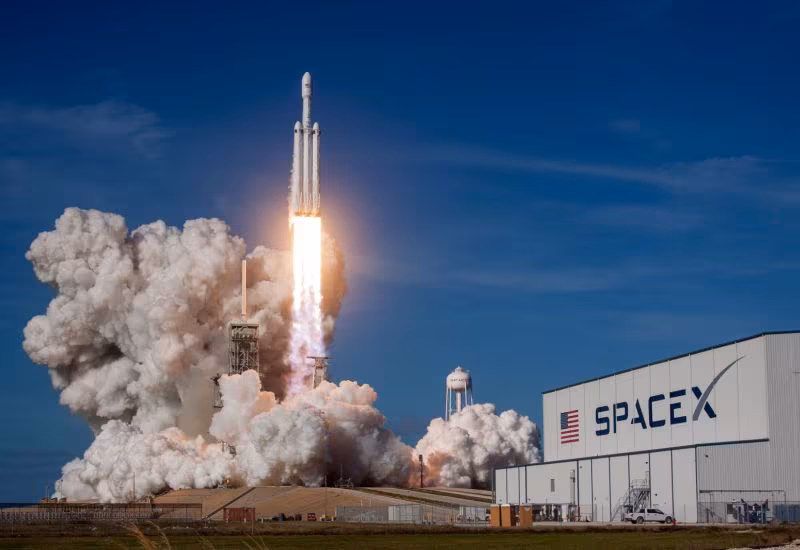 Ракета SpaceX запускается с космодрома