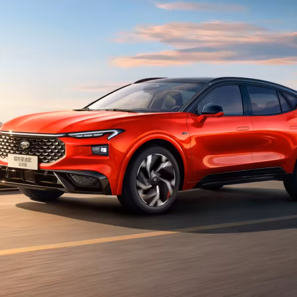 Ford представила седан Mondeo Sport 2026 в Китае