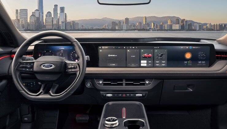 Интерьер автомобиля Ford Mondeo Sport 2026 в салоне