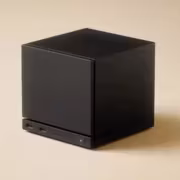 Черный корпус консоли Steam Machine с USB разъемами
