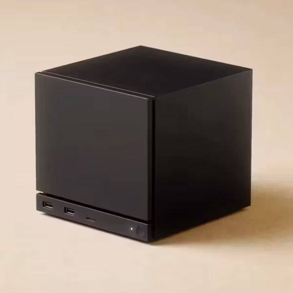 Черный корпус консоли Steam Machine с USB разъемами
