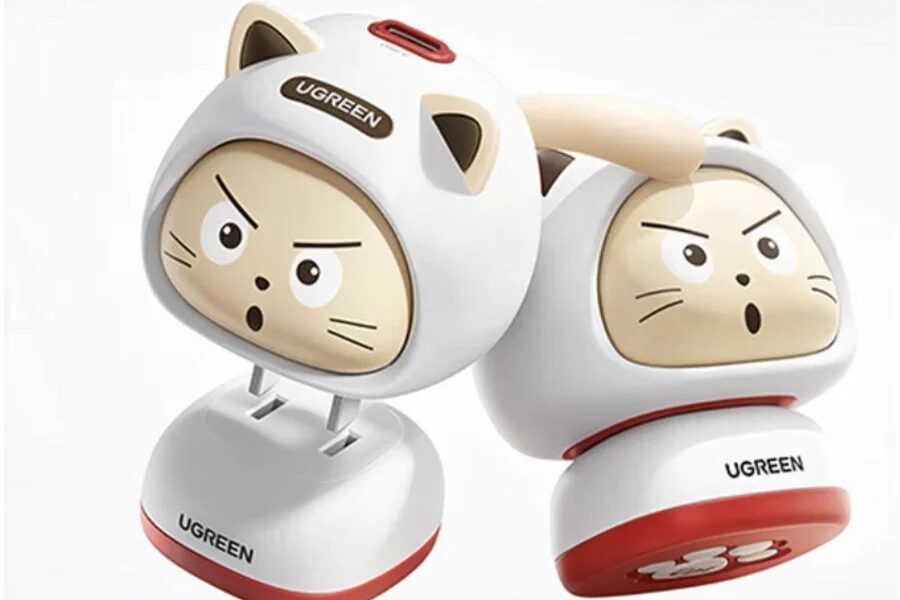 Две игрушечные зарядки Ugreen Cat GaN с лицами котят