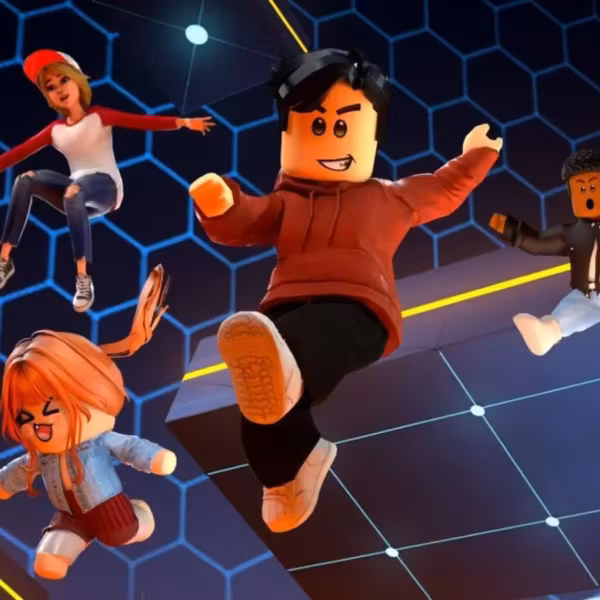 Персонажи Roblox в виртуальной среде с сеткой
