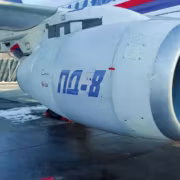 Двигатель ПД-8 для самолёта SJ-100 на аэродроме