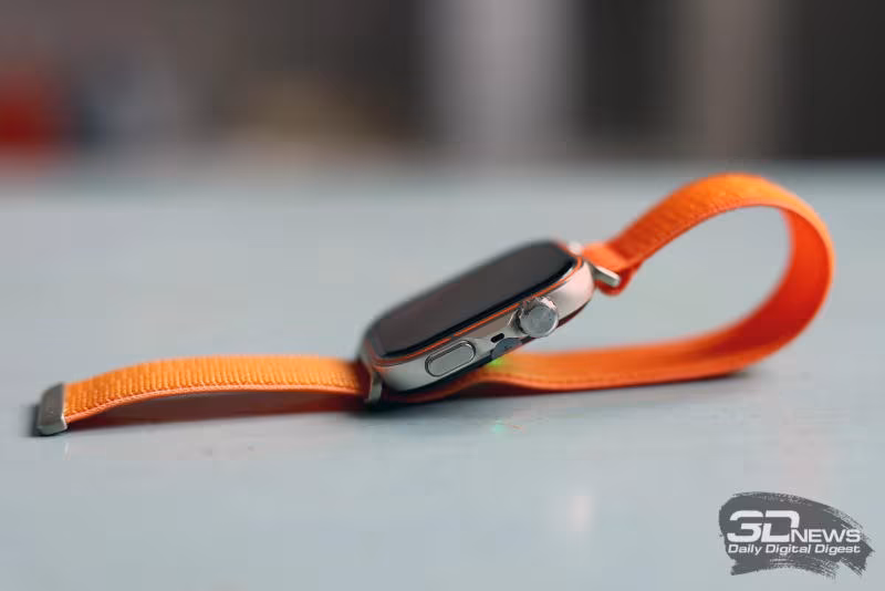 Умные часы Apple Watch с оранжевым ремешком