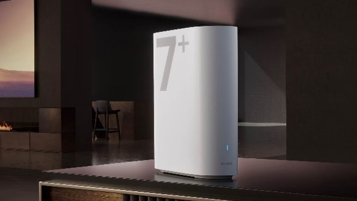 Белый роутер Huawei Q7 Power Wired Edition на столе