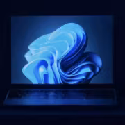 Ноутбук с экраном Windows 11 обновлённое обновление Microsoft