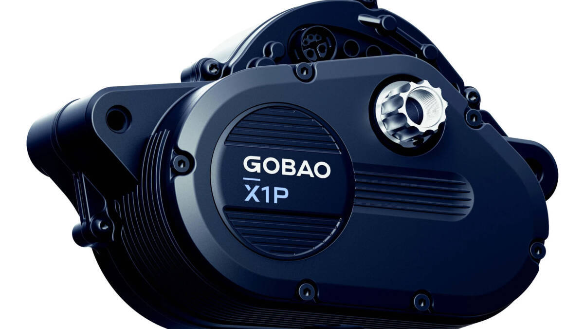 Электромотор Gobao X1P синего цвета крупный план