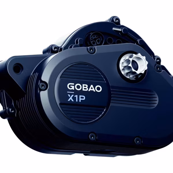 Электромотор Gobao X1P синего цвета крупный план