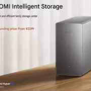 Xiaomi Intelligent Storage устройство на деревянном столе