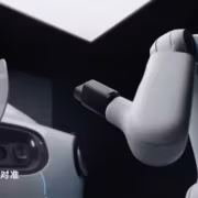 Роборука Xiaomi для зарядки электромобилей