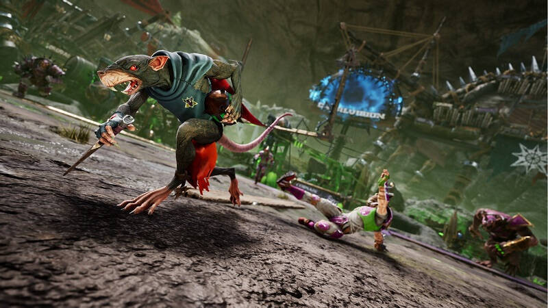 Мышь в броне с оружием из игры Warhammer Blood Bowl на поле битвы