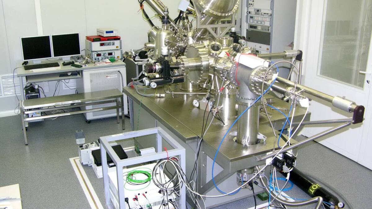 100 млн рублей на охлаждение тория получил МИФИ для квантовых компьютеров и атомных часов 1 Научное оборудование с трубками и дисплеями научный прибор лабораторное оборудование
