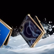 Samsung назначила анонс складных смартфонов на 22 июля 4 Складной телефон Samsung Galaxy Z Fold3 на воде Samsung Олимпиада