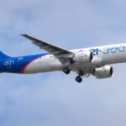 18 самолётов МС-21 уже профинансировали. На авиацию добавили 550 млн рублей 1 Самолет МС-21 в полёте с голубым фоном облаков