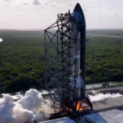 Ракета Starship V3 запускается с космодрома