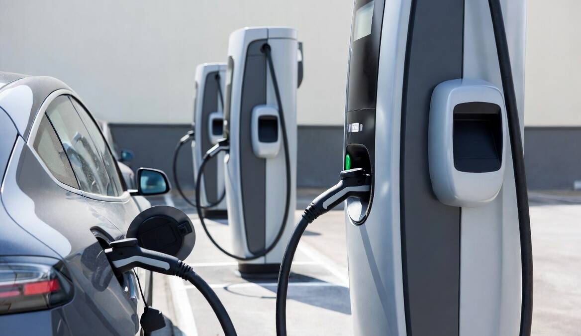 27 станций до 210 кВт. На М-11 открыли крупный зарядный хаб между Москвой и Петербургом 1 27 станций до 210 кВт. На М-11 открыли крупный зарядный хаб между Москвой и Петербургом