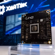 Плата LinQ HX с чипом и компонентами