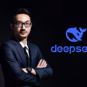 Портрет делового мужчины в костюме, логотип Deepseak