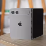Складной iPhone Ultra в черном и серебряном цветах