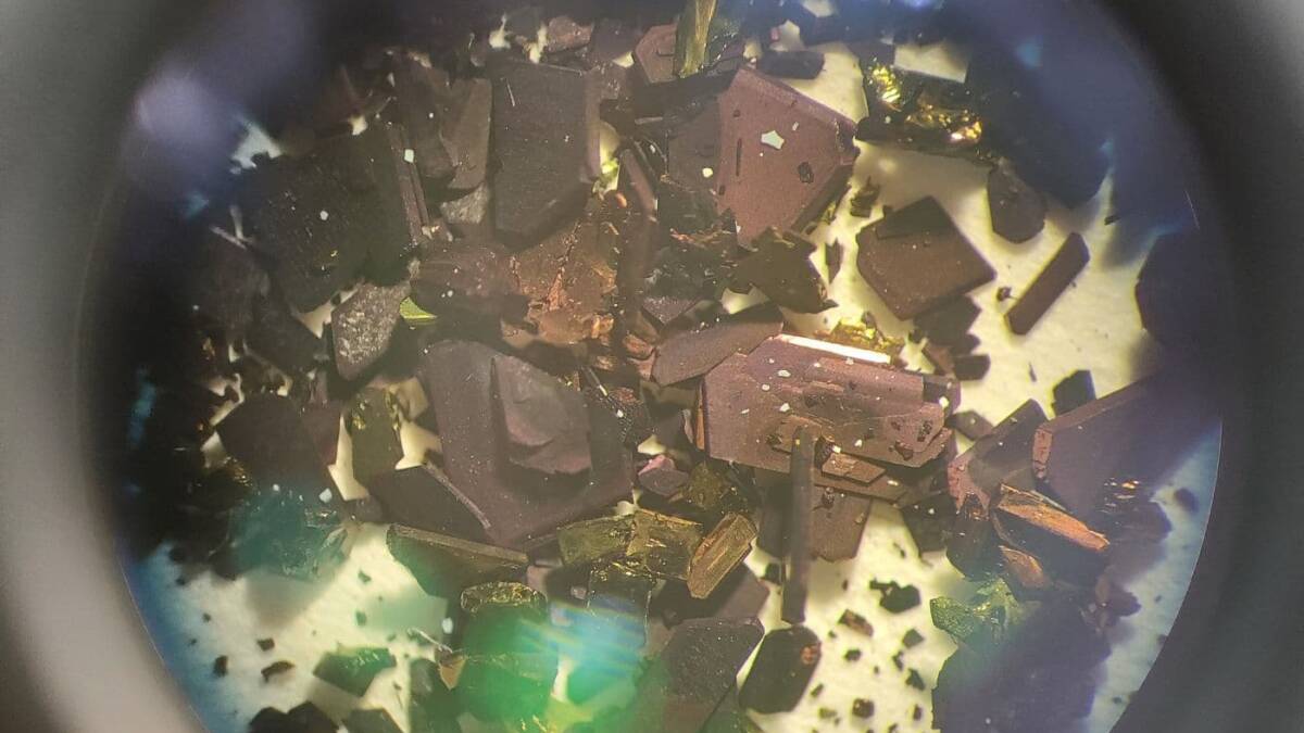 Крошечные фрагменты российского материала для квантовой памяти