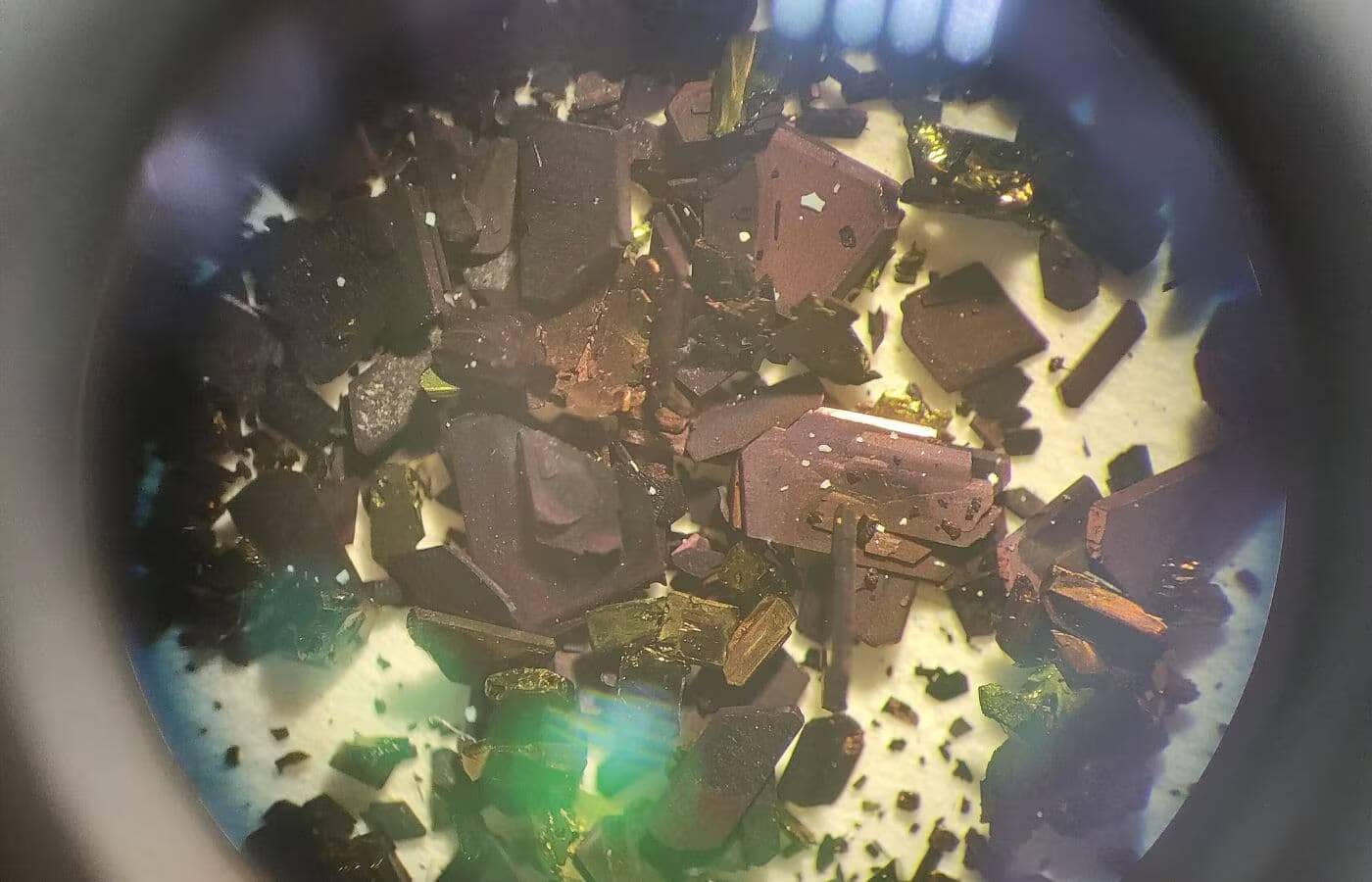 4 микросекунды квантовой памяти показали российские материалы для будущих процессоров 1 Крошечные фрагменты российского материала для квантовой памяти