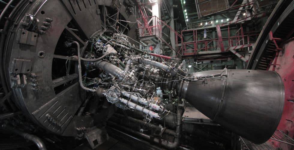 40% деталей РД-191 уже печатают на 3D-принтерах в России 3 РД-191 ракета космический двигатель детали установки